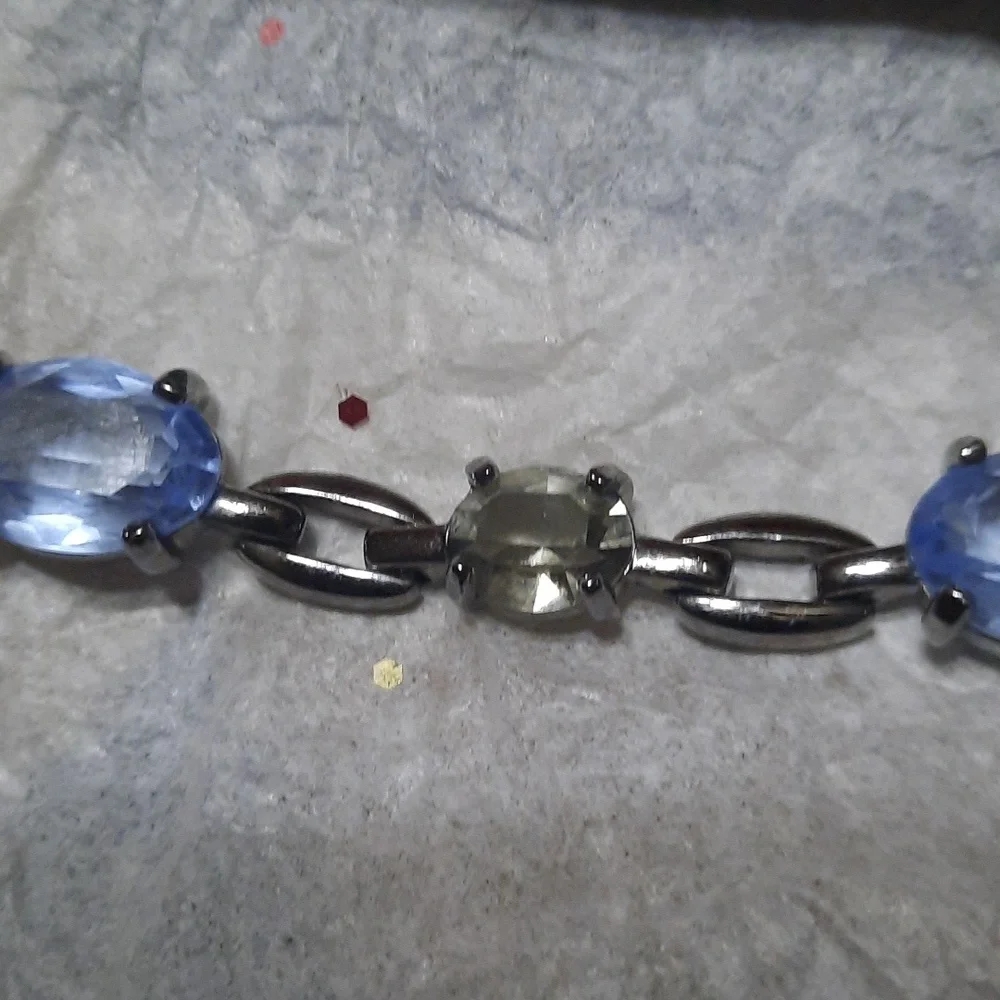 Zwarovski crystal Necklace - Picture 14 of 16